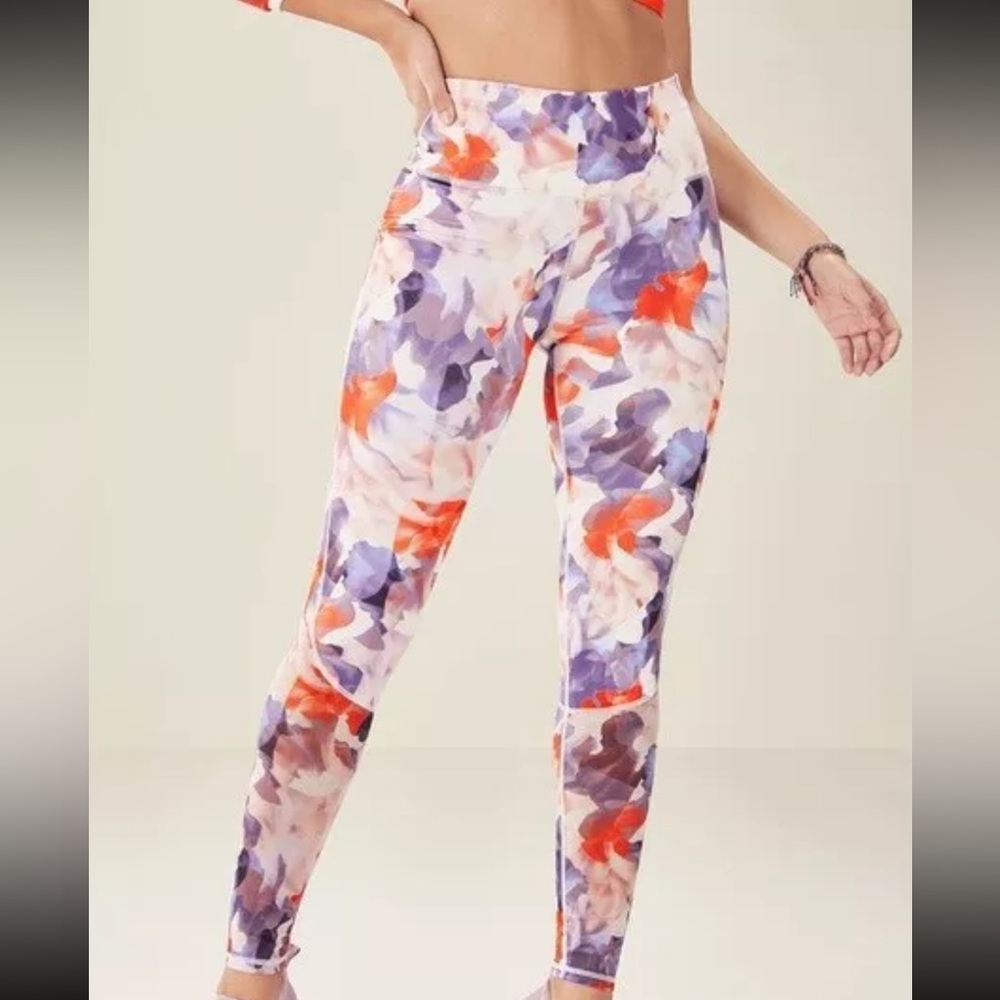 NWT RARE Fabletics Stella High
Waisted Floral Mesh Legging!!